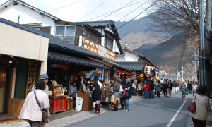 湯の坪街道